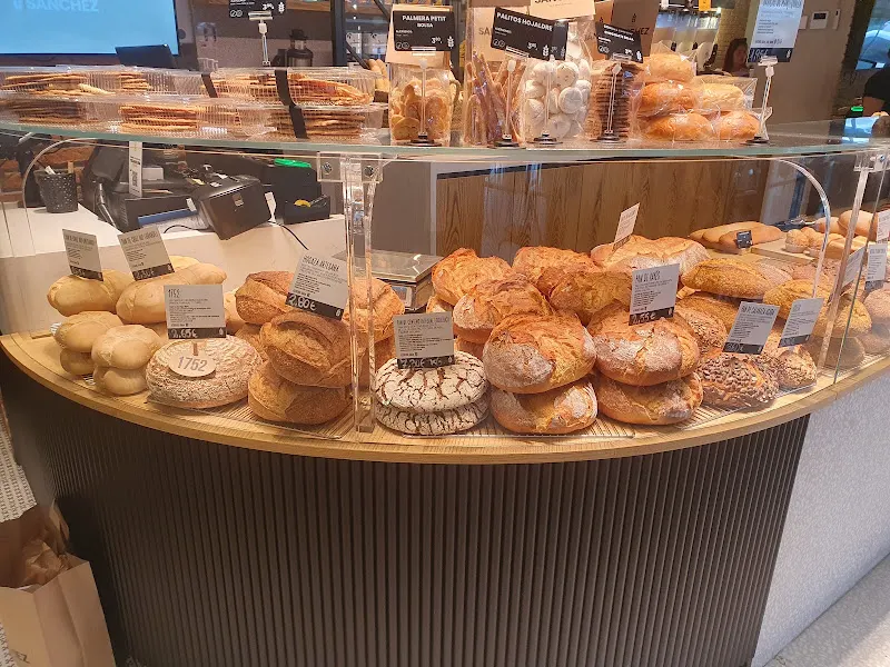 Sánchez Bakery Café Av. Constitución - Panadería en Alcázar de San Juan - foto 2
