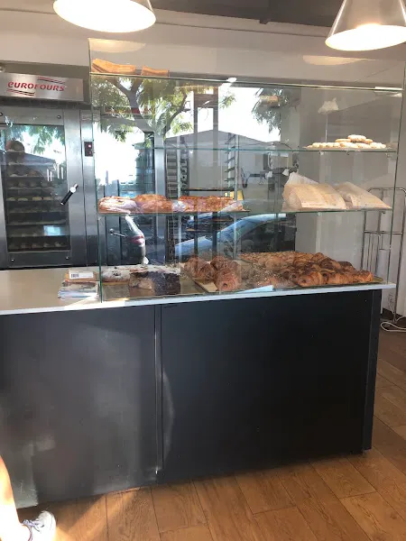Forn Ca'n Rizal. Pa i pastisseria artesanal - Panadería en Mao - foto 2