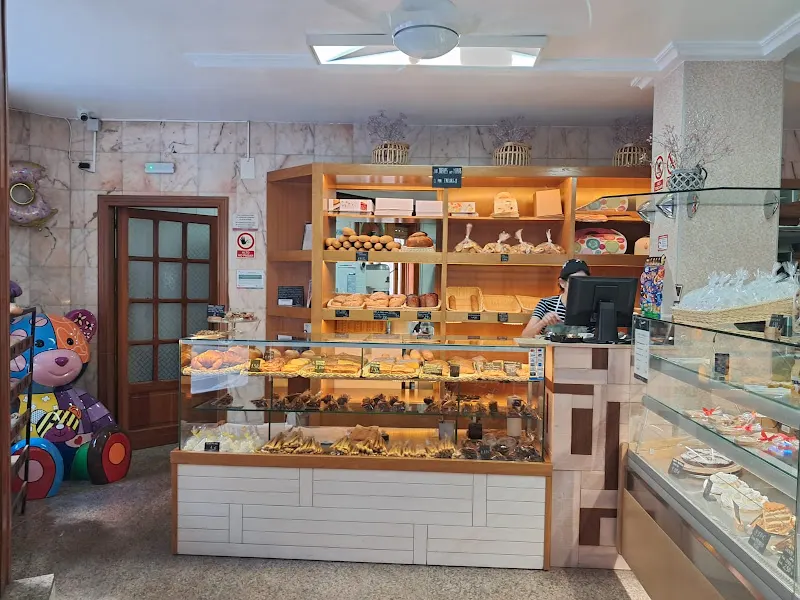 Panadería, Horno y Dulces Pericás - Panadería en Oliva - foto 2