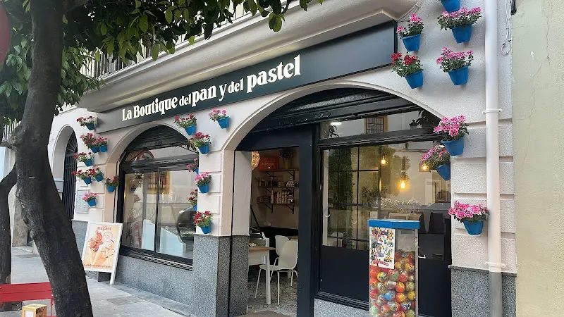 La Boutique Del Pan y Del Pastel - Pastelería en Cabra - foto 2