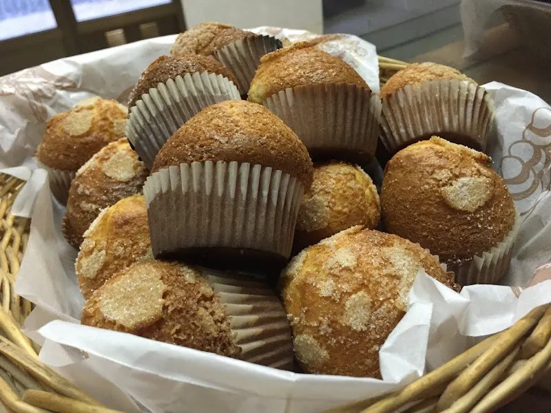 PANADERÍA BOLLERÍA S. PÉREZ COMESTIBLES EMBUTIDOS. - Panadería en Requena - foto 2