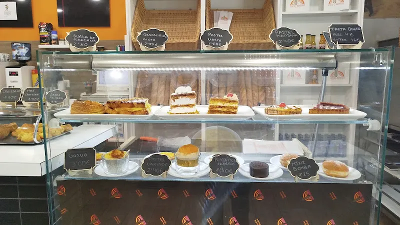 Panadería y bar Ogi Berri - Panadería en Burlada - foto 2