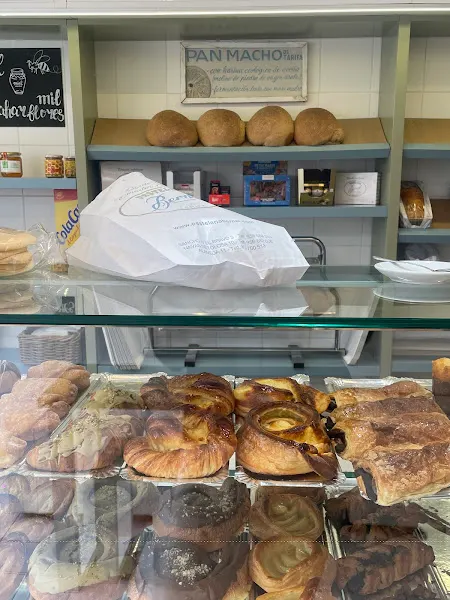 Pastelería Bernal Obrador Artesano - Panadería en Tarifa - foto 2