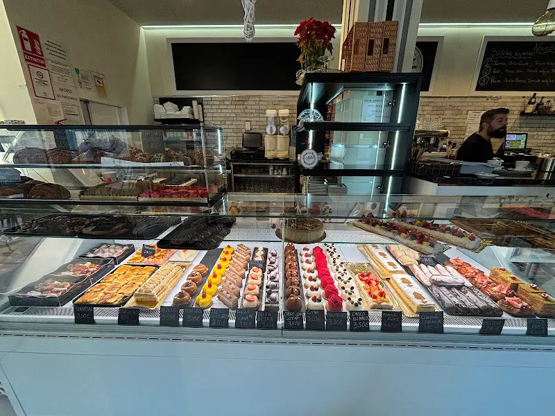 Cafetería Alalba - Pastelería en Albolote - foto 2
