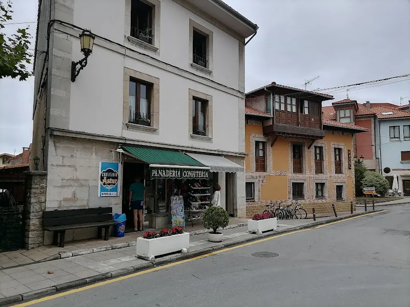 Pastelería Astur Panadería y Confitería - Llanes