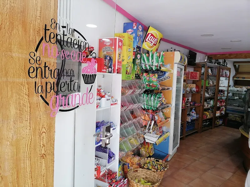 Pastelería Astur Panadería y Confitería - Panadería en Llanes - foto 2