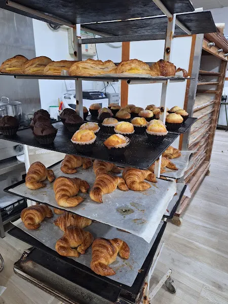 Forn i Pastisseria "Que Bo" - Pastelería en Pobla (Sa) - foto 2