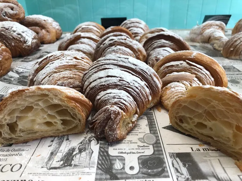 Panífico Pan y Dulces - Herrera