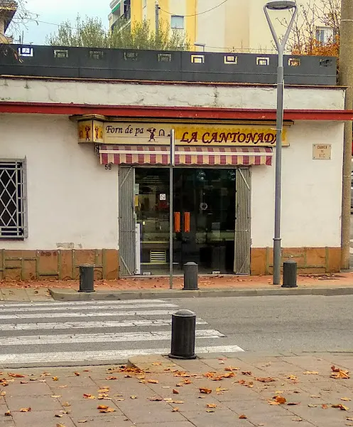 Forn de pa La Cantonada - Panadería en Montmelo - foto 2