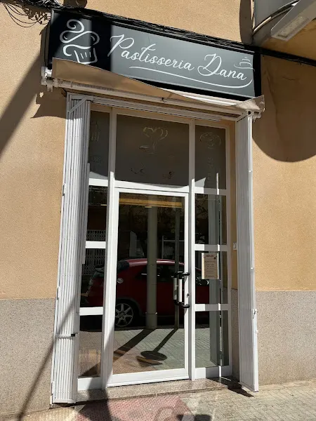 Pastisseria Dana - Pastelería en Roquetes - foto 2