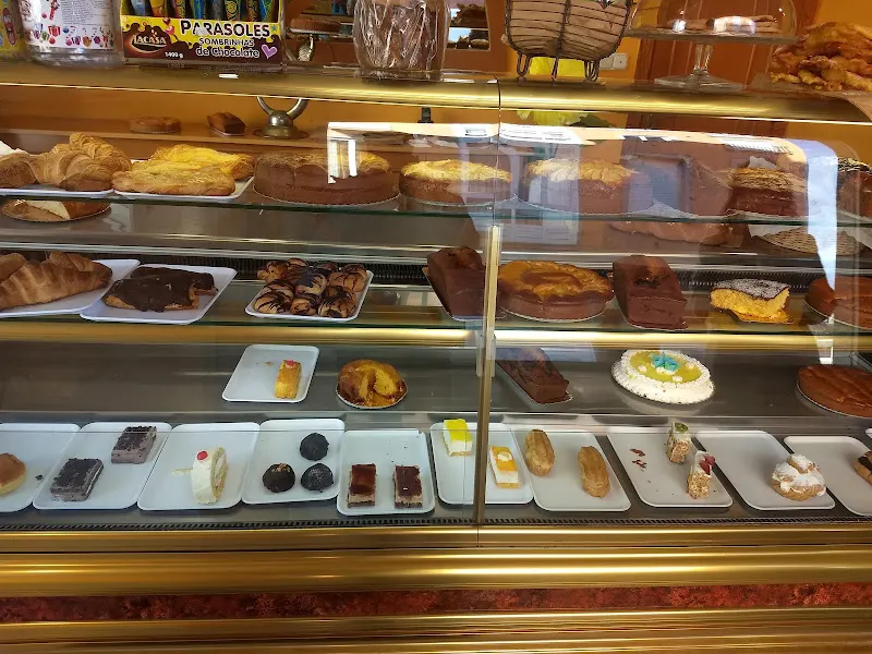 Confiteria Antoxos Panaderia - Panadería en Vimianzo - foto 2