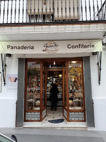 Panadería Pastelería Gran Vía - Pastelería en Aracena - foto 2