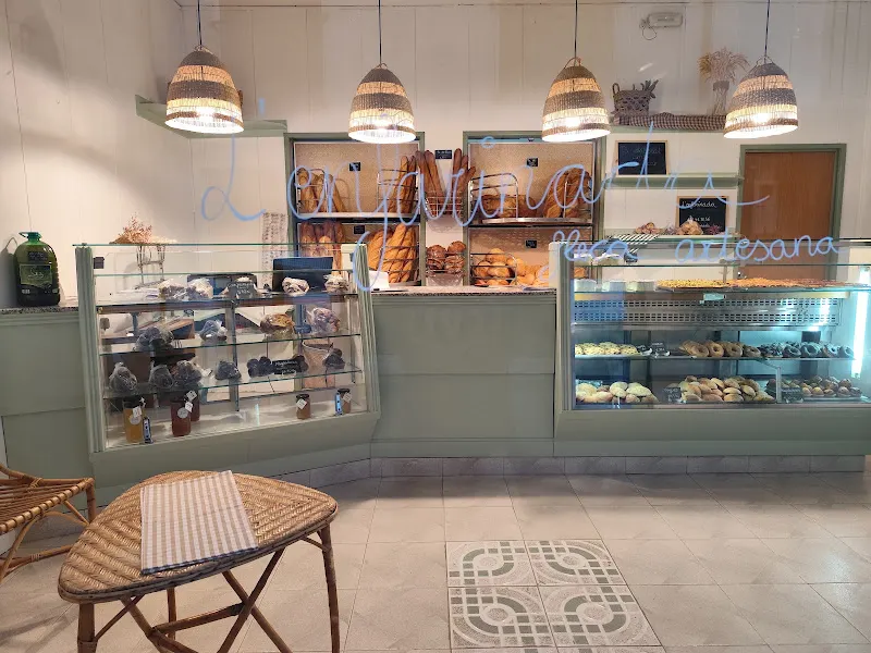 Fleca l'Enfarinada - Panadería en Mora la Nova - foto 2