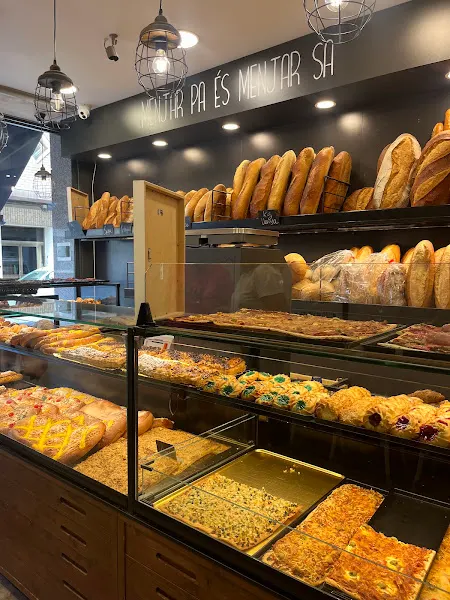 Camats Esteve I Fills S L - Panadería en Agramunt - foto 2