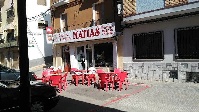 Panadería y Pastelería MATÍAS Horno con tradición artesana. - Ayora