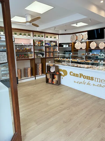 Ensaimadas Menorca Can Pons - Pastelería en Mercadal (Es) - foto 2