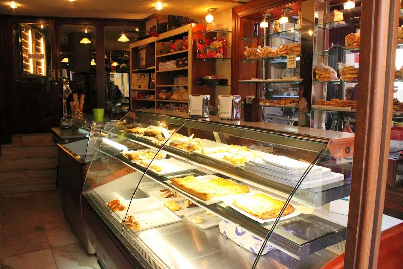 Confitería Cubero - Pastelería en Medina de Rioseco - foto 2