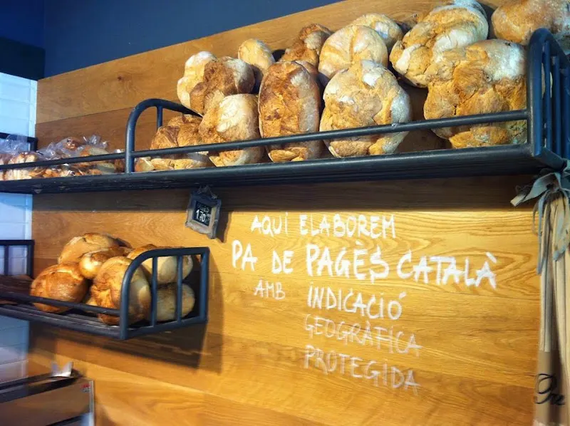 Forn de Pa / Cafeteria Puiggròs 2 - Panadería en Barcelona - foto 2