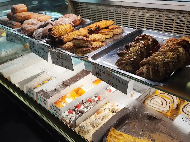 Horno de Pan Simón Bolívar - Panadería en Santa Cruz de Tenerife - foto 2