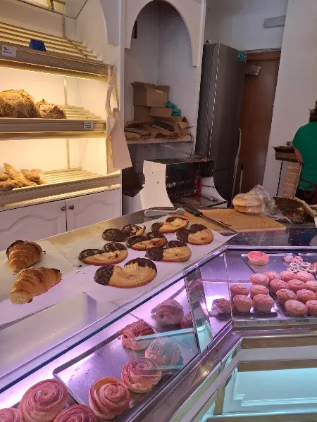 Tres manos pan - Panadería en Robledo de Chavela - foto 2