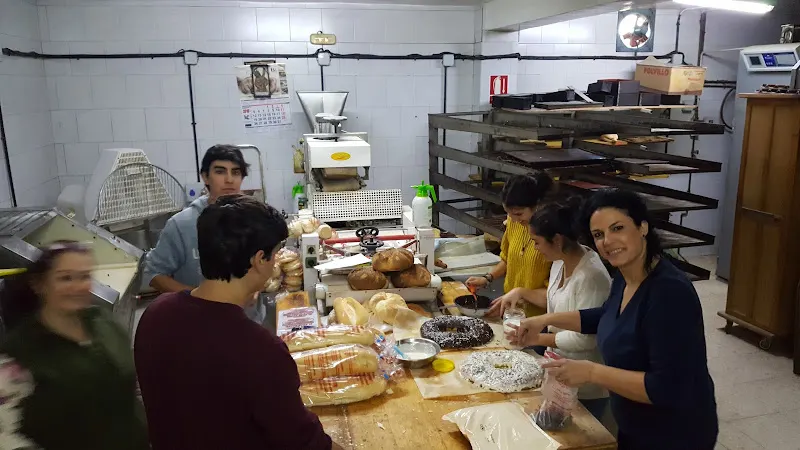 Panadería Rafael María Bermúdez Campos - Panadería en Paterna del Campo - foto 2