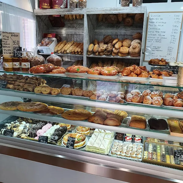 Cafetería Pastelería Panadería Flory - La Cabrera