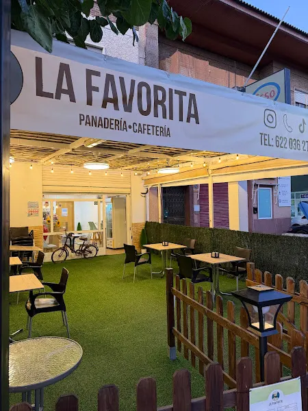 La Favorita Santiago y Zaraiche - Panadería en Murcia - foto 2