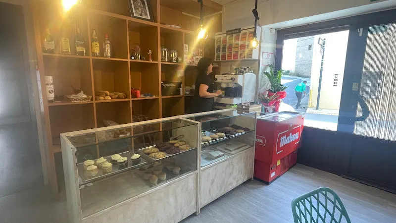 Cafetería Pasteleria La Feliz - Pastelería en Cuevas del Campo - foto 2