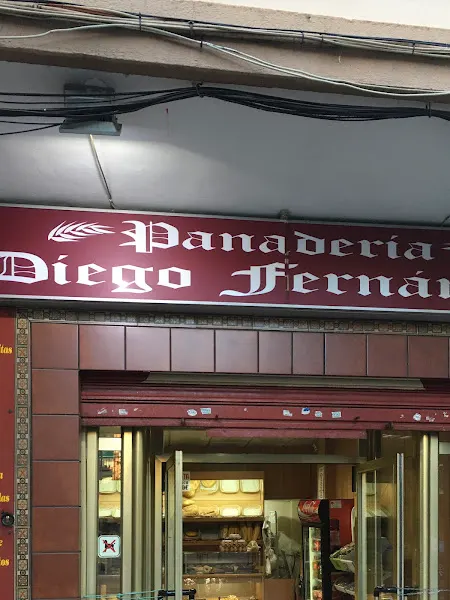 Panaderia-Pasteleria Puente De La Duquesa III - Panadería en Granada - foto 3