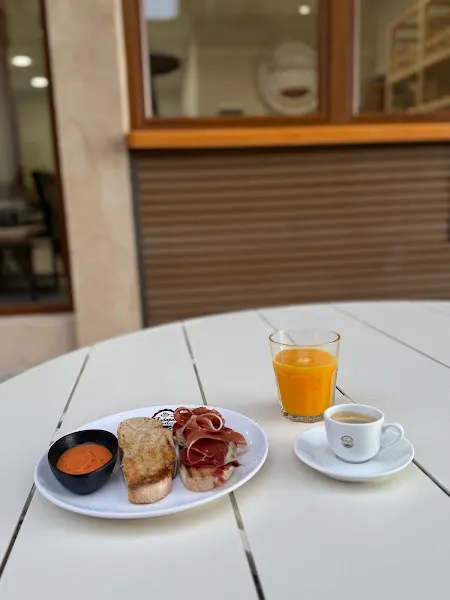 Madapan Panadería Obrador Café - Mayorga