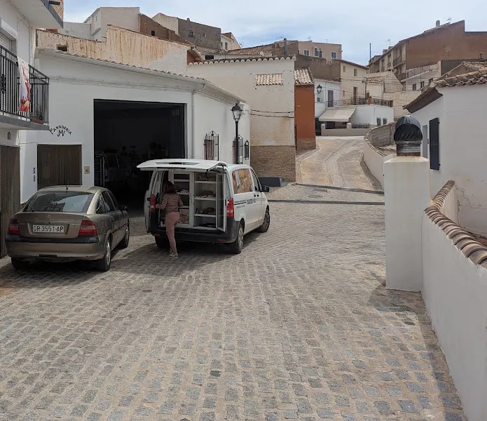 Panadería Hermanos Molina Tortosa C.B. - Panadería en Freila - foto 2