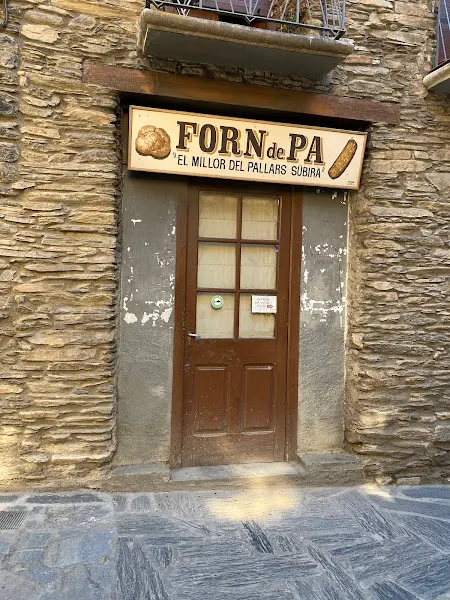 Forn de pa amb llenya - Panadería en Tirvia - foto 2