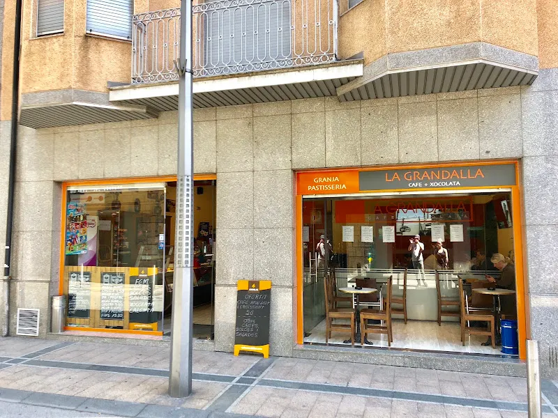 GRANJA PASTISSERIA LA GRANDALLA - Panadería en Seu dUrgell (La) - foto 2