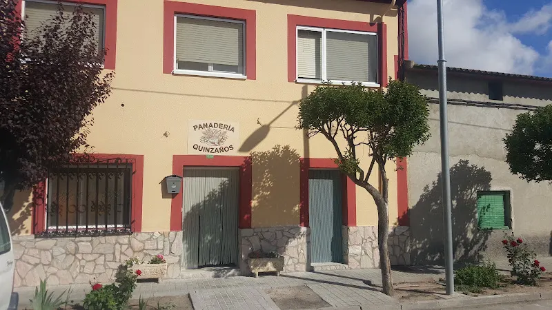 Panadería y Bollería Quinzaños - Panadería en Alcazaren - foto 2