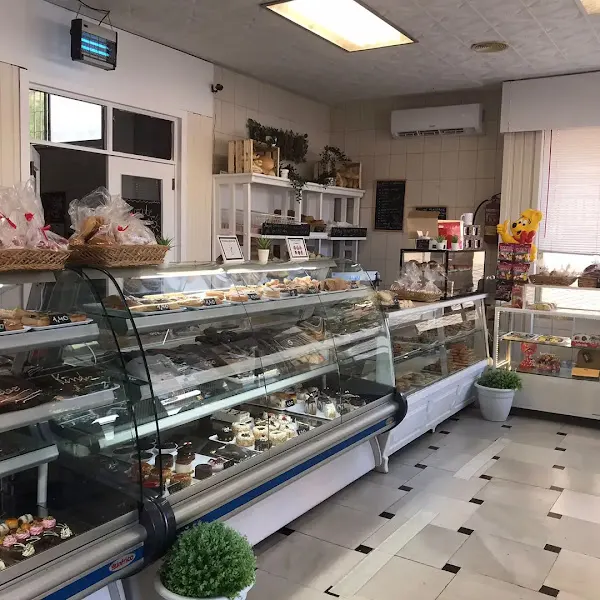 Pastelería y Panadería Inma (Málaga) - Panadería en Málaga - foto 2
