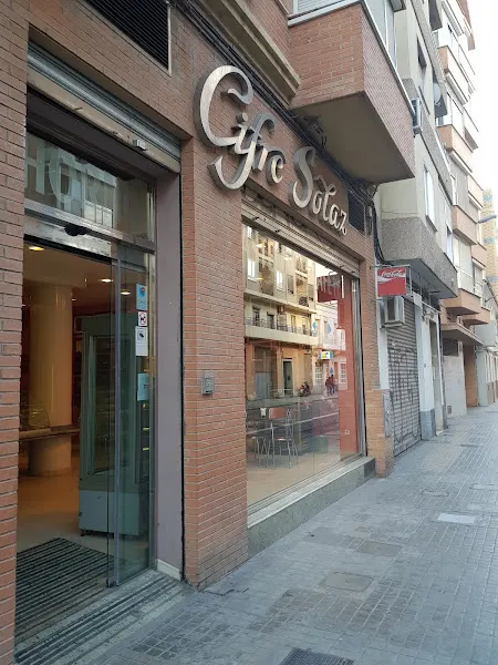 Horno y Pastelería Cifre Solaz - Creaciones Artesanas - Panadería en Valencia - foto 2