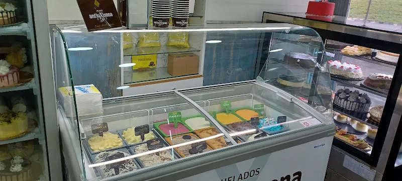 Cafetería Panadería Pastelería Elena - Panadería en Barcelona - foto 2