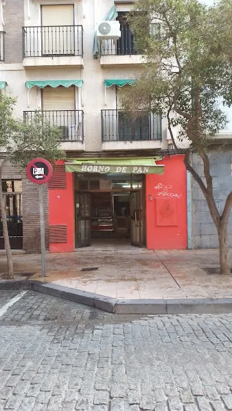Lucio De La Hoz Martínez - Panadería en Zaragoza - foto 2