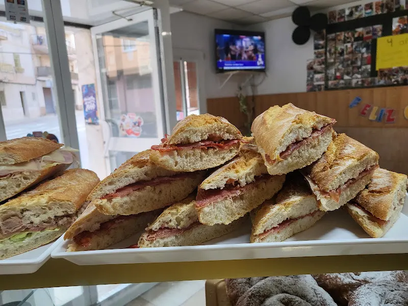 Crujipan Panaderia Cafeteria