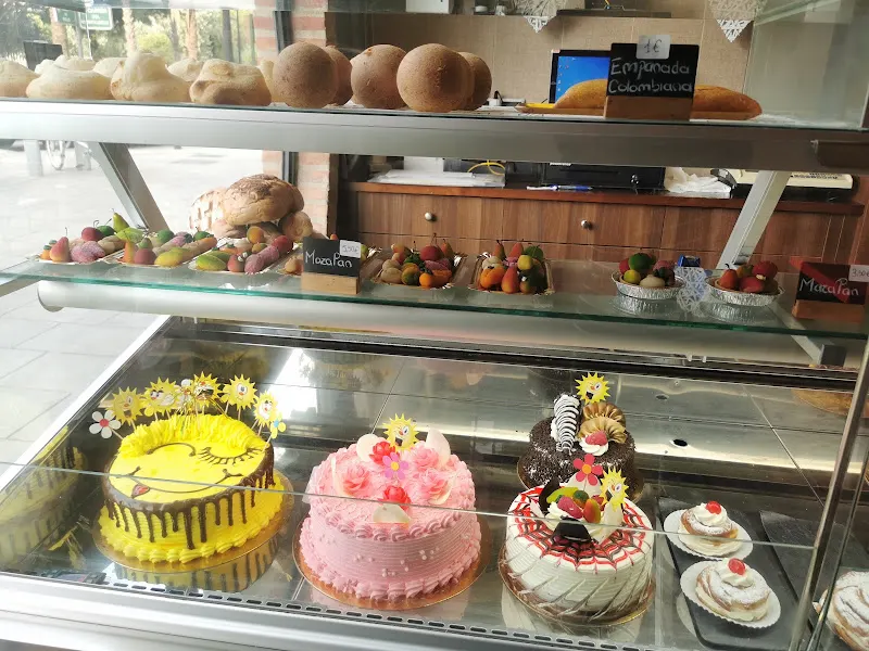 Panadería Euro Latina Pastelería. - Panadería en Valencia - foto 2