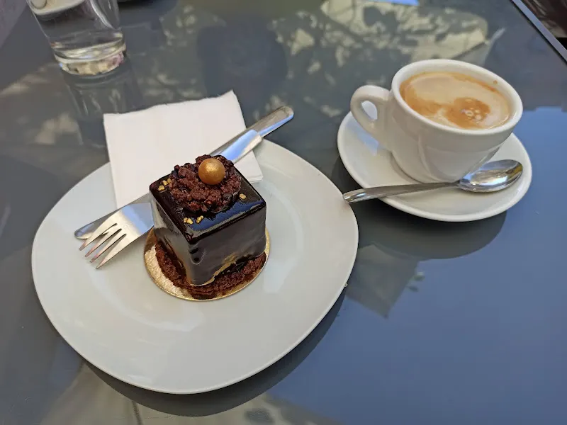Tata Gateau