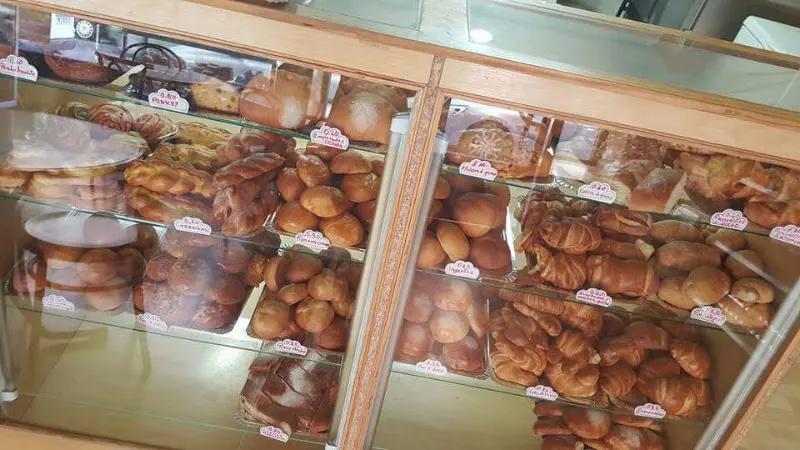 Panadería y Pastelería Reina del cisne Cafetería - Pastelería en Madrid - foto 2