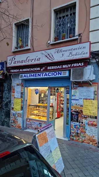 Panaderia bollería bebidas bien fria - Tienda de alimentación en Madrid - foto 2
