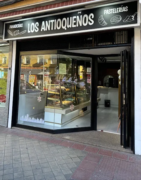 PANADERÍAS Y PASTELERÍAS LOS ANTIOQUEÑOS - Panadería en Madrid - foto 2