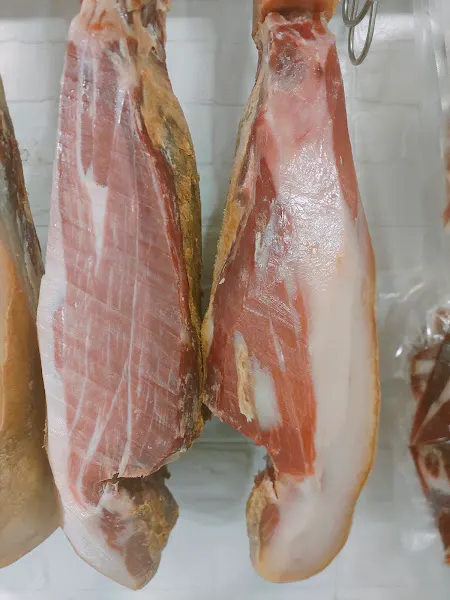 La jamoneria Hermanos Marco panadería