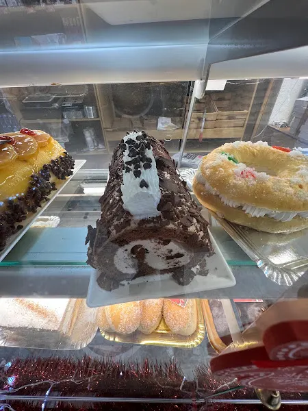 Pasteleria El Caprichito - Panadería en Madrid - foto 2