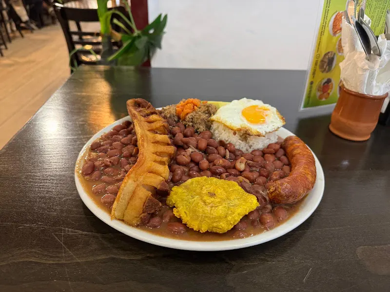 Panadería Colombiana La Hojarasca - Panadería en Barcelona - foto 3