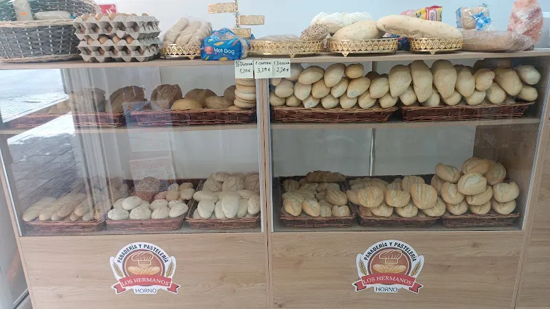 HORNO LOS HERMANOS - Panadería en Sevilla - foto 2