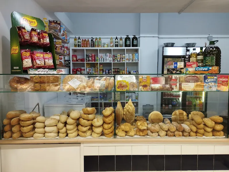 Panadería y Desavíos San Gonzalo - Panadería en Sevilla - foto 2