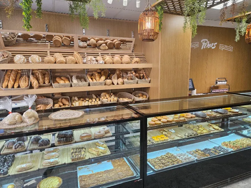 Panadería y confitería pinos - Panadería en Málaga - foto 2